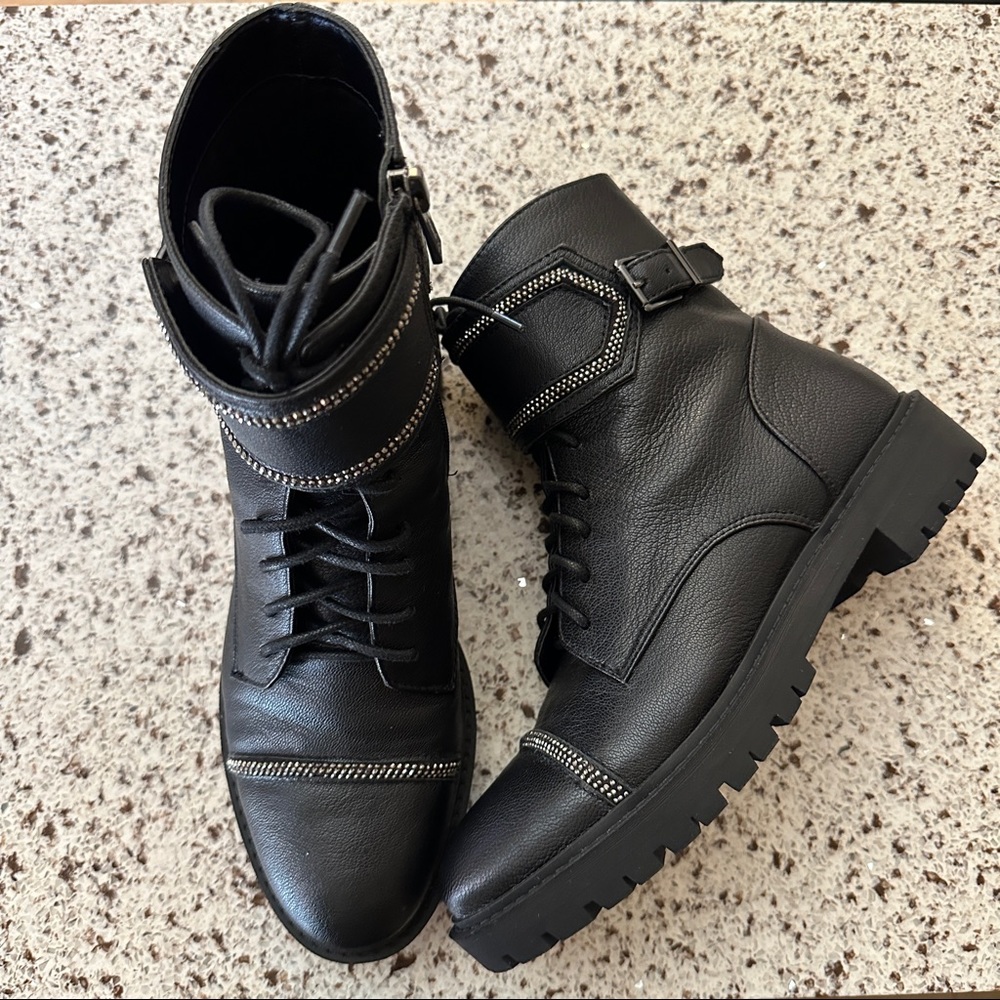 Karia Cap Toe Combat Boot
JESSICA SIMPSON